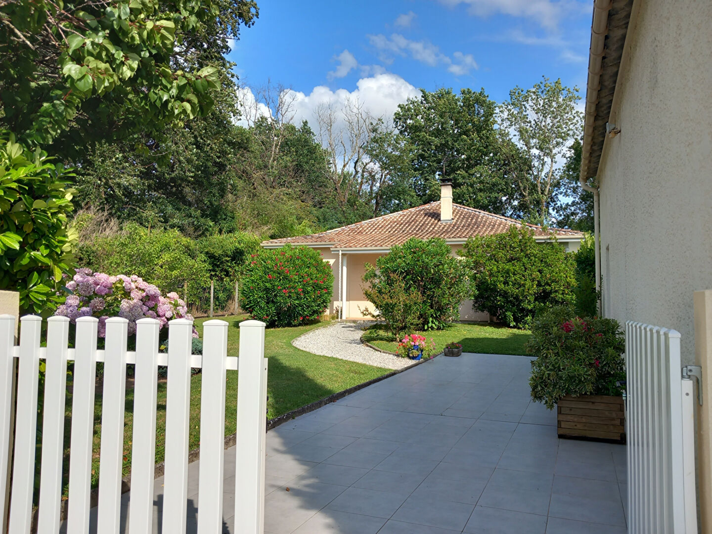 Photo Maison à vendre à  Saint Denis De Pile image 2/2