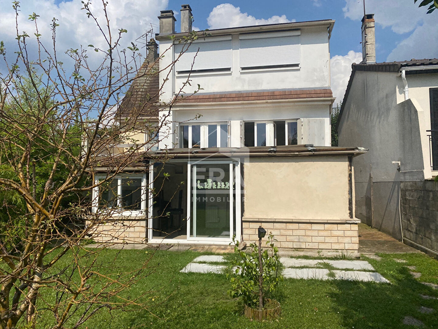 Noisy-le-Grand  - Yvris - A vendre maison 5 pièces avec sous-sol et dépendance