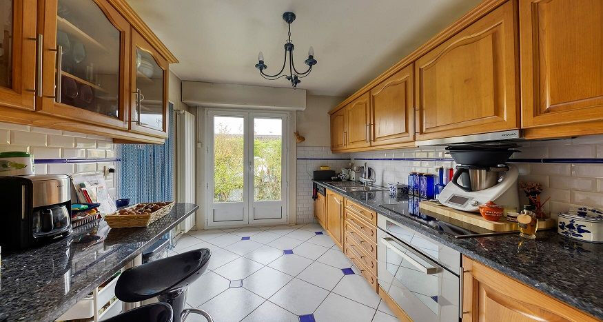 Photo Maison de plain-pied, 4 pièces, garage double, atelier et jardin de 295 m² ! image 3/4