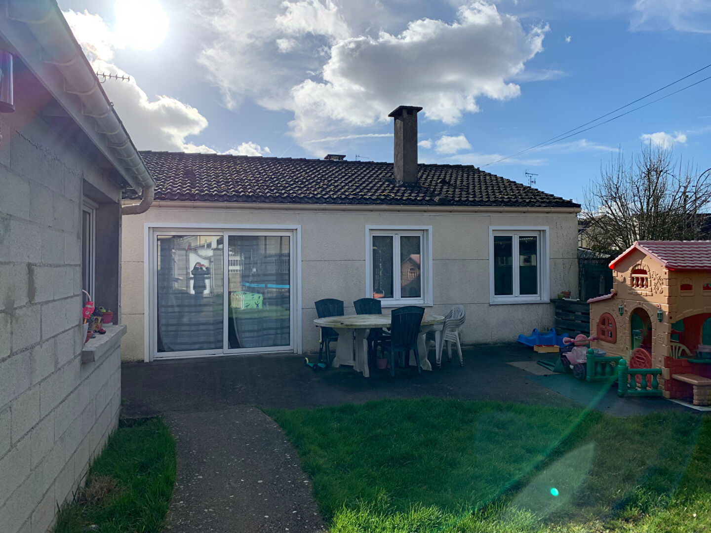 Pavillon indépendant de plain-pied, 372 m² de jardin, garage indépendant