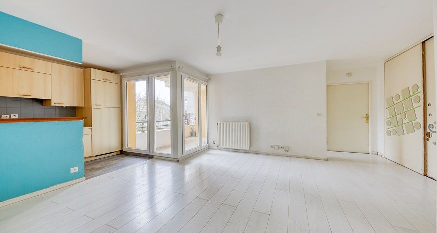 Photo Centre ville de Roissy en Brie : F2 avec balcon et parking privatif en sous-sol. image 2/4