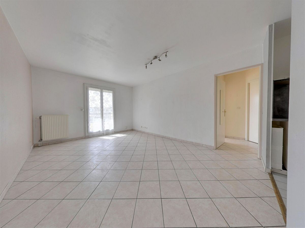 Photo Appartement 2 pièces, 1 chambre, balcon et place de parking privative en sous-sol ! image 3/6