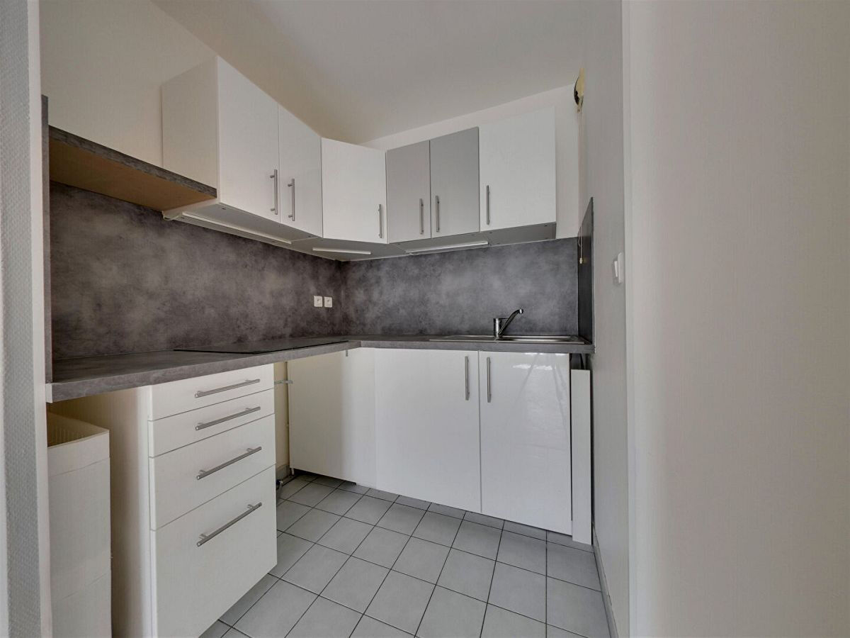 Photo Appartement 2 pièces, 1 chambre, balcon et place de parking privative en sous-sol ! image 4/6