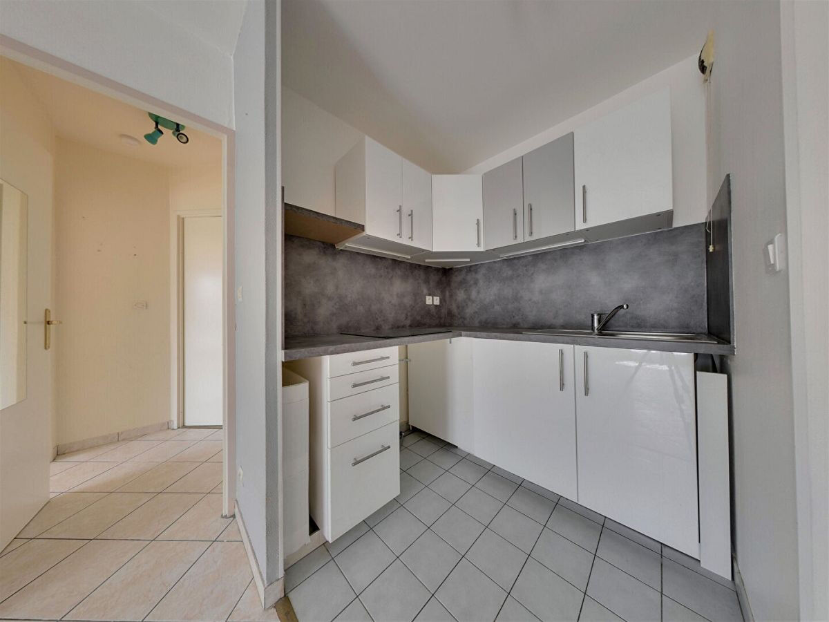 Photo Appartement 2 pièces, 1 chambre, balcon et place de parking privative en sous-sol ! image 5/6