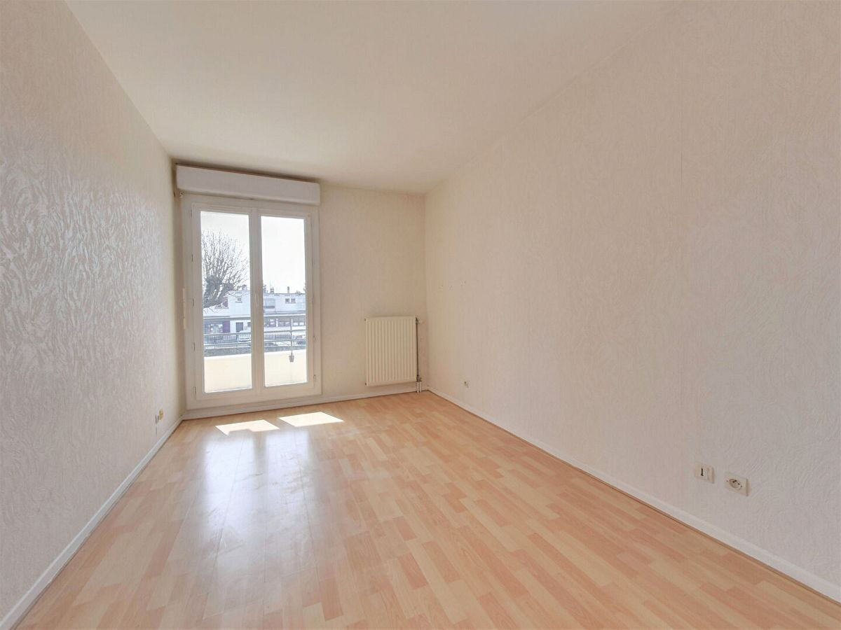 Photo Appartement 2 pièces, 1 chambre, balcon et place de parking privative en sous-sol ! image 6/6