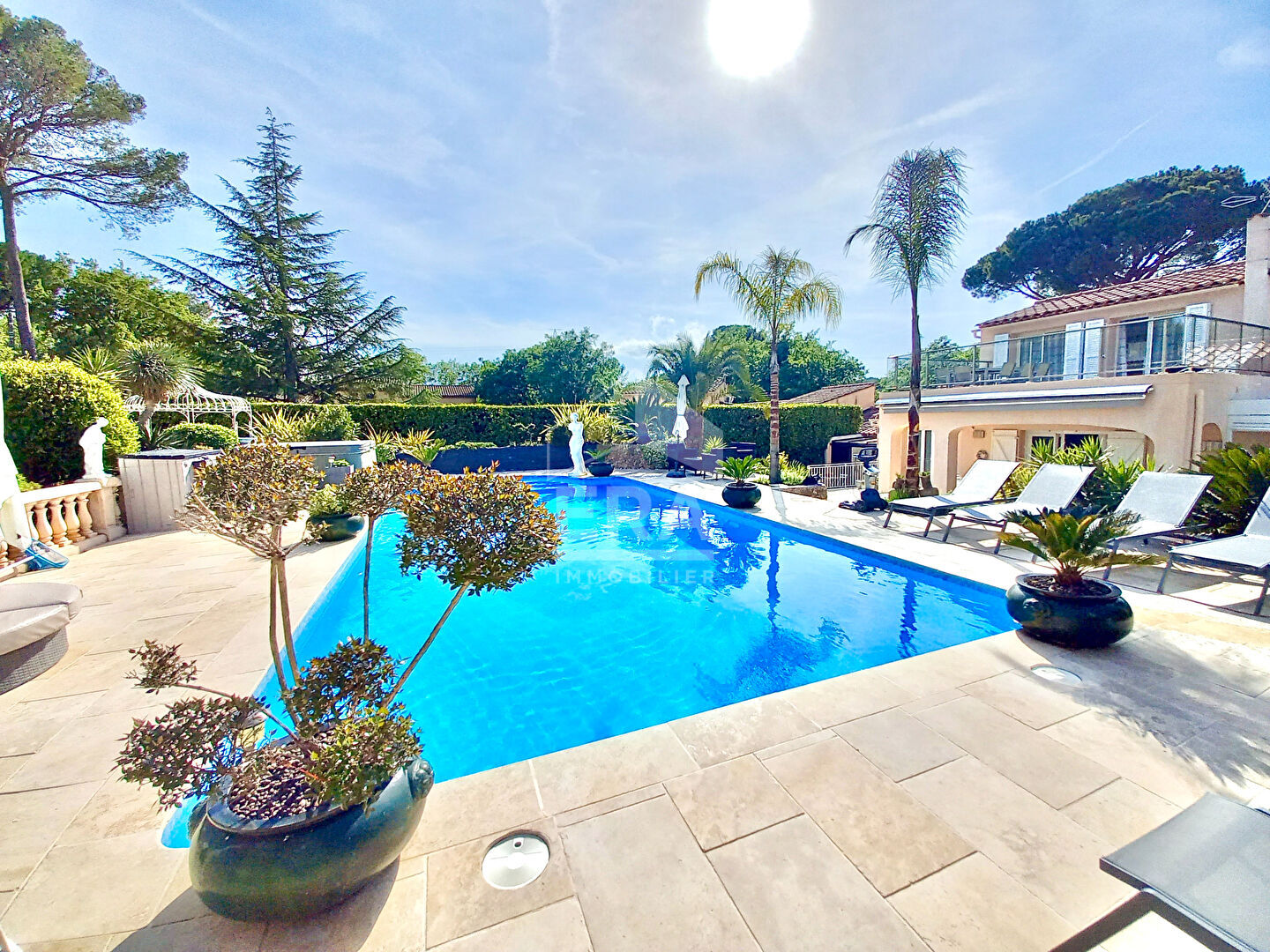 Photo MAISON 10 PIECES AVEC BELLES PRESTATIONS image 2/6