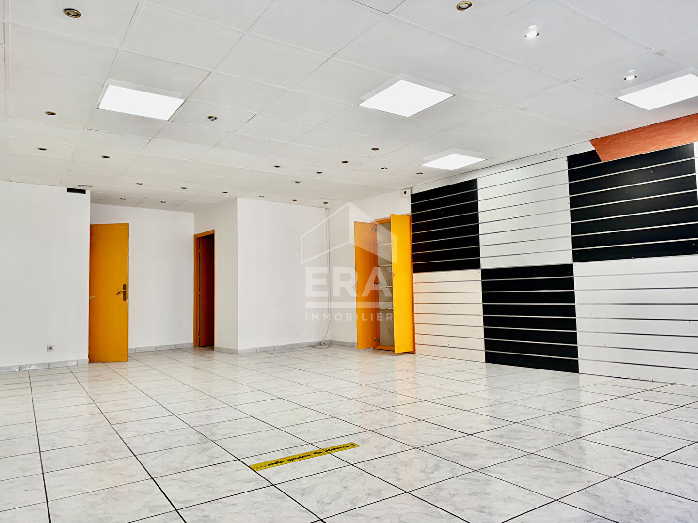 Photo Mouans Sartoux local commercial. image 1/4