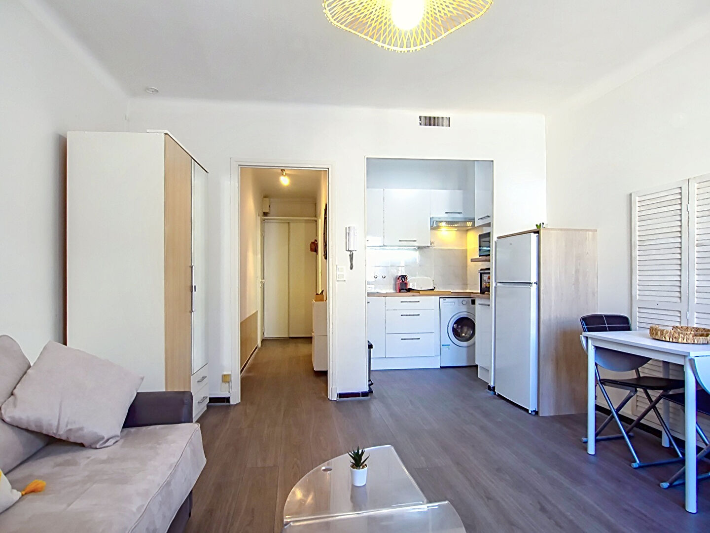 APPARTEMENT DE TYPE F1 RUE D'ANTIBES