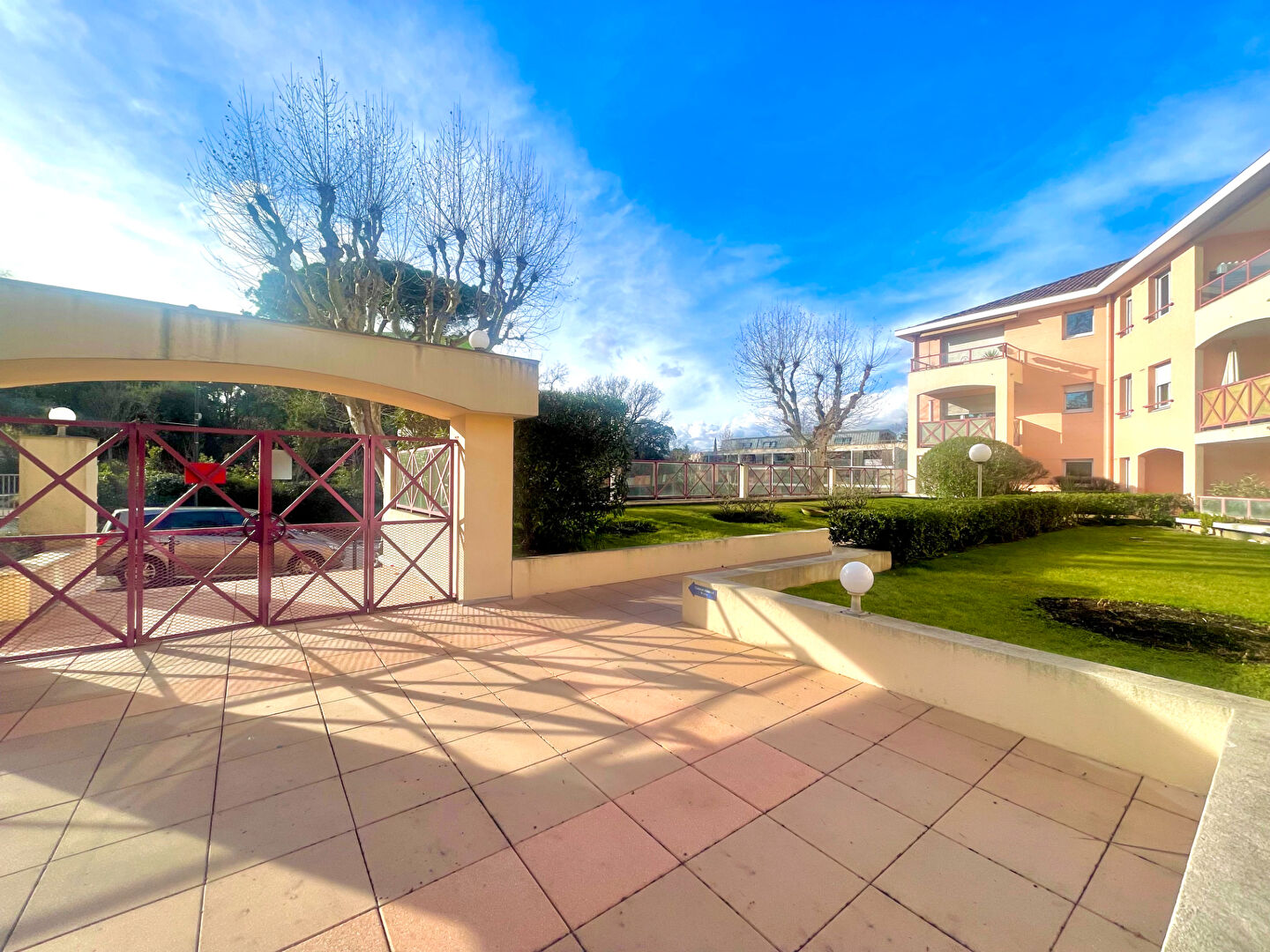 APPARTEMENT CENTRE MOUANS SARTOUX DE TYPE 3/4 PIECES