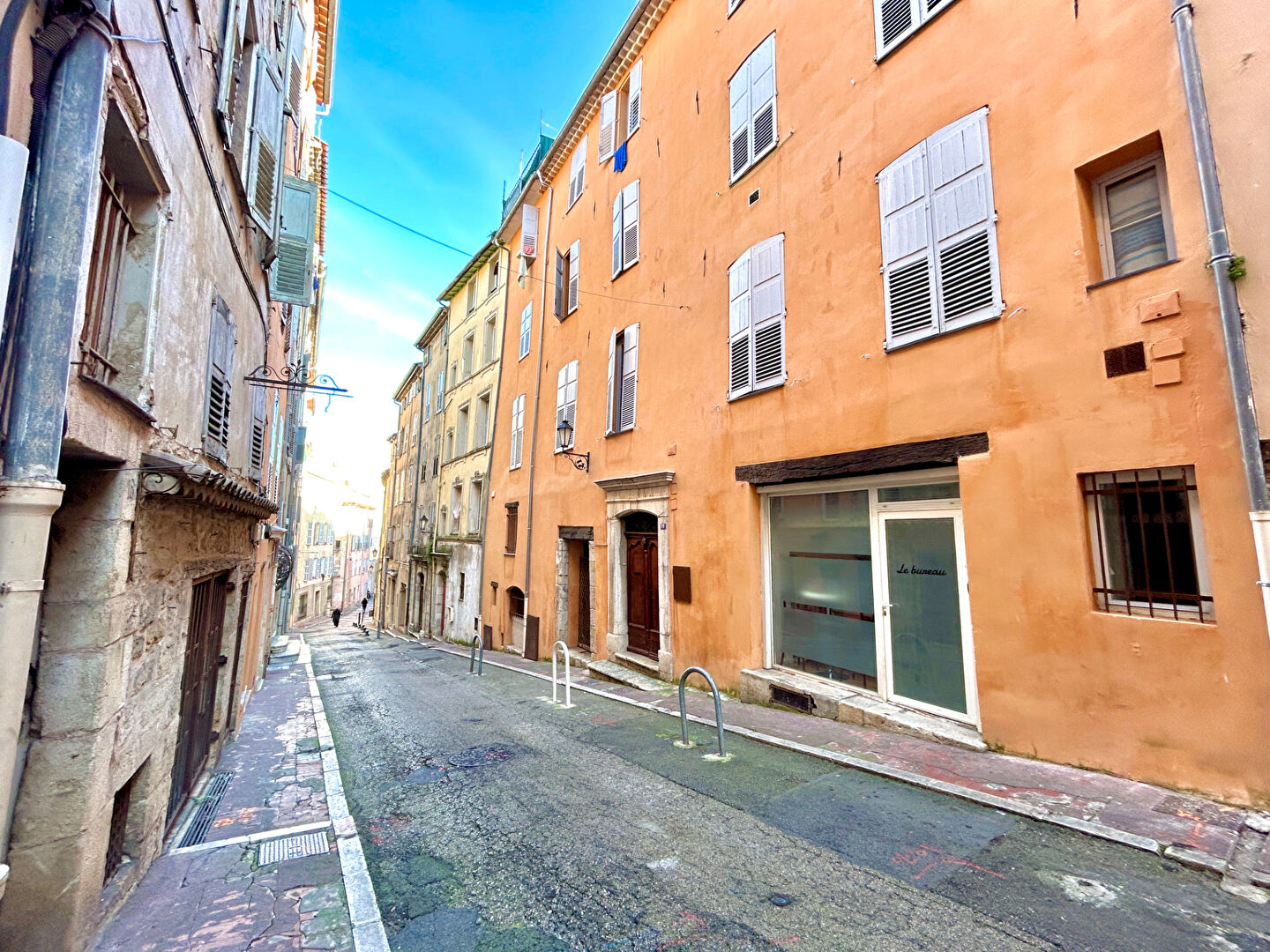 LOCAL COMMERCIAL RÉNOVÉ GRASSE CENTRE