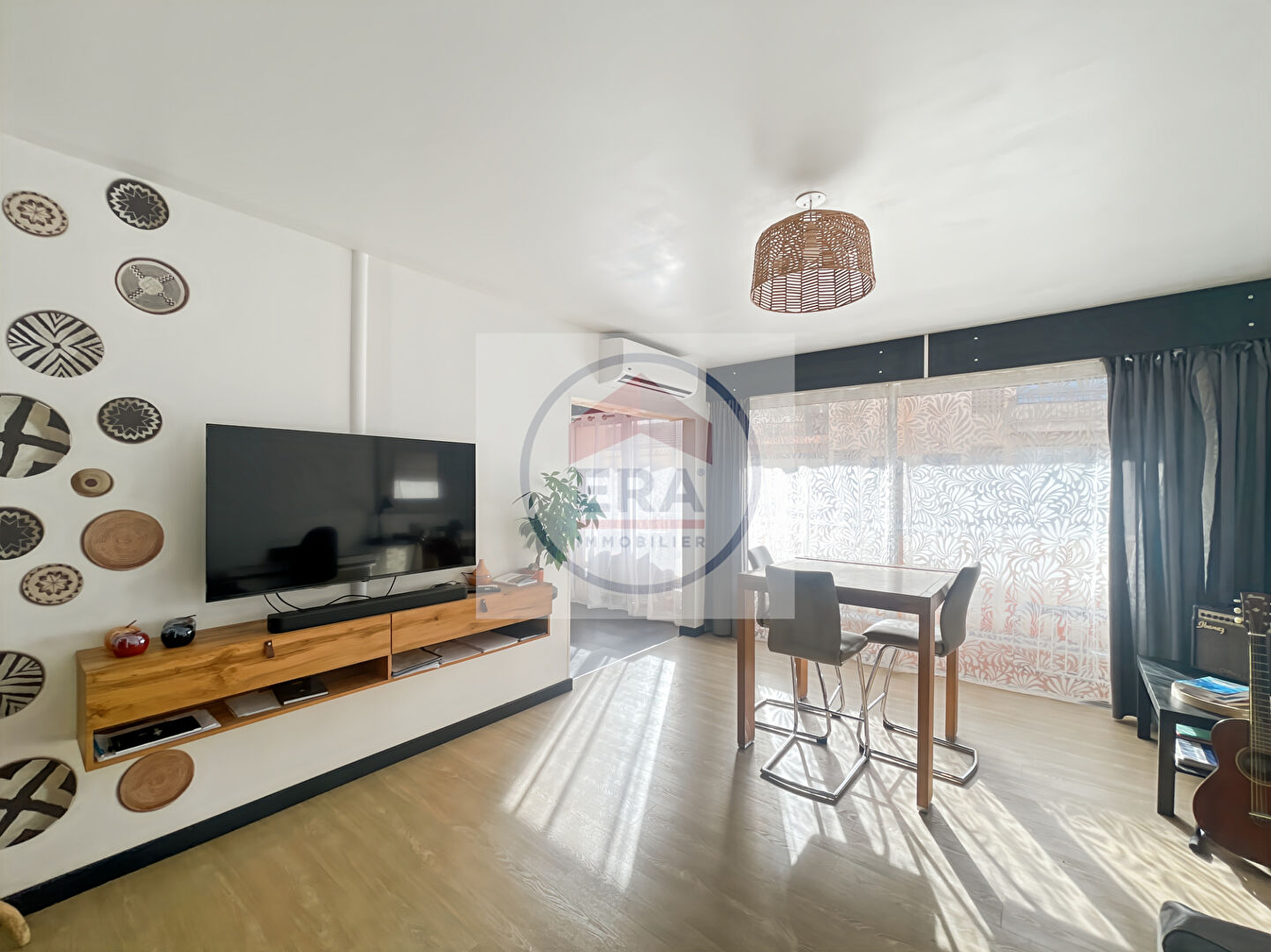 APPARTEMENT 4 PIECES TRAVERSANT DE 80M², COEUR DE VILLE