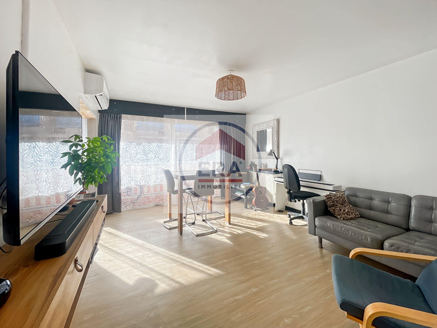 Photo APPARTEMENT 4 PIECES TRAVERSANT DE 80M², COEUR DE VILLE image 2/6