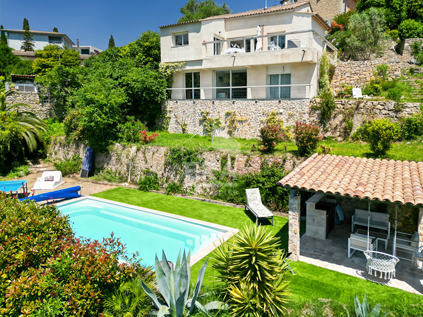 Photo VILLA CONTEMPORAINE AU CALME ABSOLU A PIED DU COEUR DE MOUGINS image 2/6
