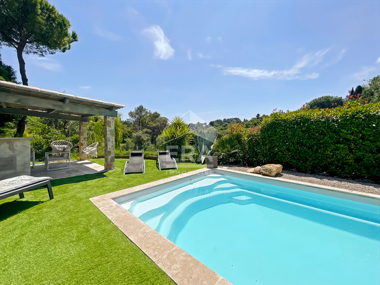 Photo VILLA CONTEMPORAINE AU CALME ABSOLU A PIED DU COEUR DE MOUGINS image 4/6