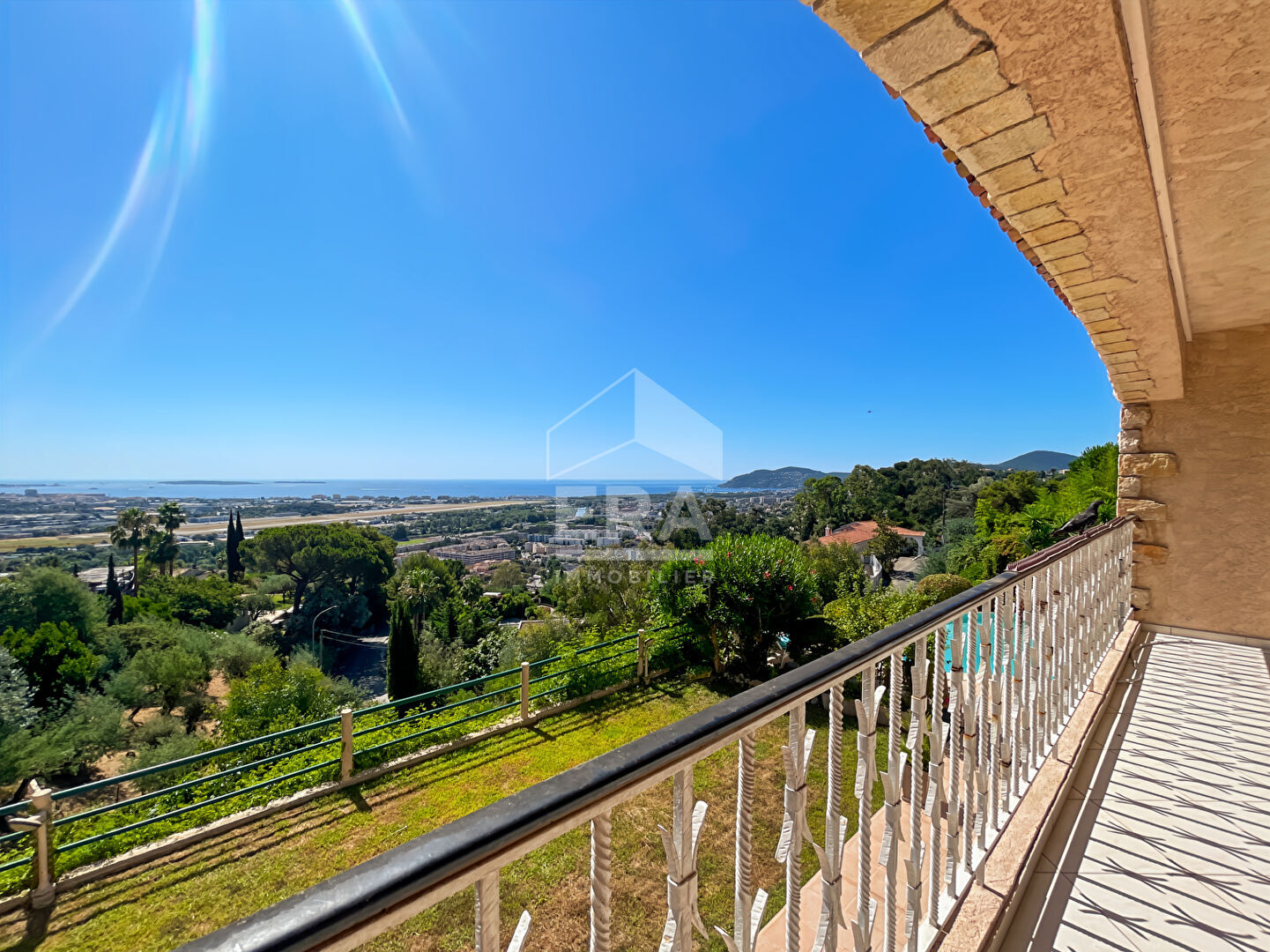 Photo VILLA 10 PIECES  AVEC PISCINE ET DEPENDANCES image 1/6