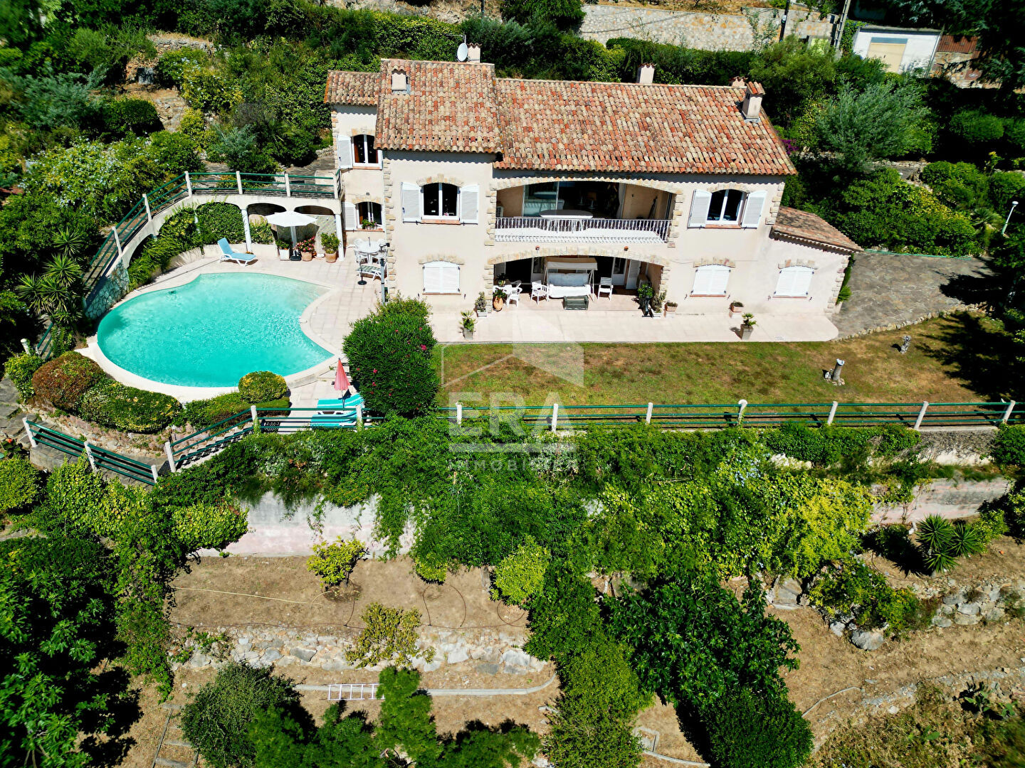 Photo VILLA 10 PIECES  AVEC PISCINE ET DEPENDANCES image 4/6