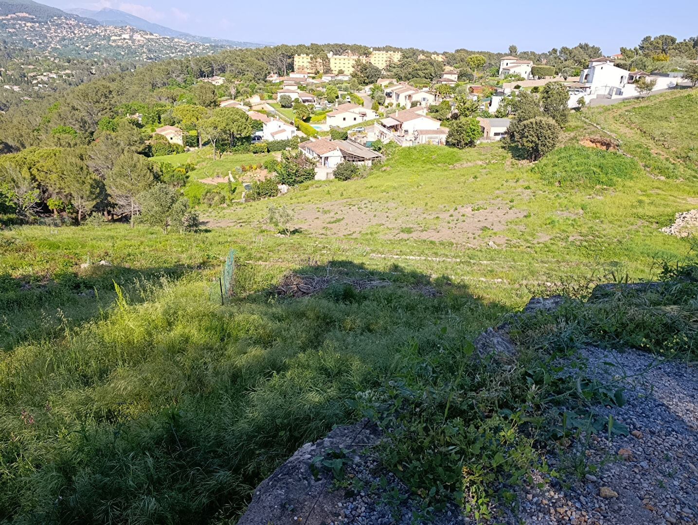 TERRAIN CONSTRUCTIBLE 2150 m² AVEC PC ACCORDÉ