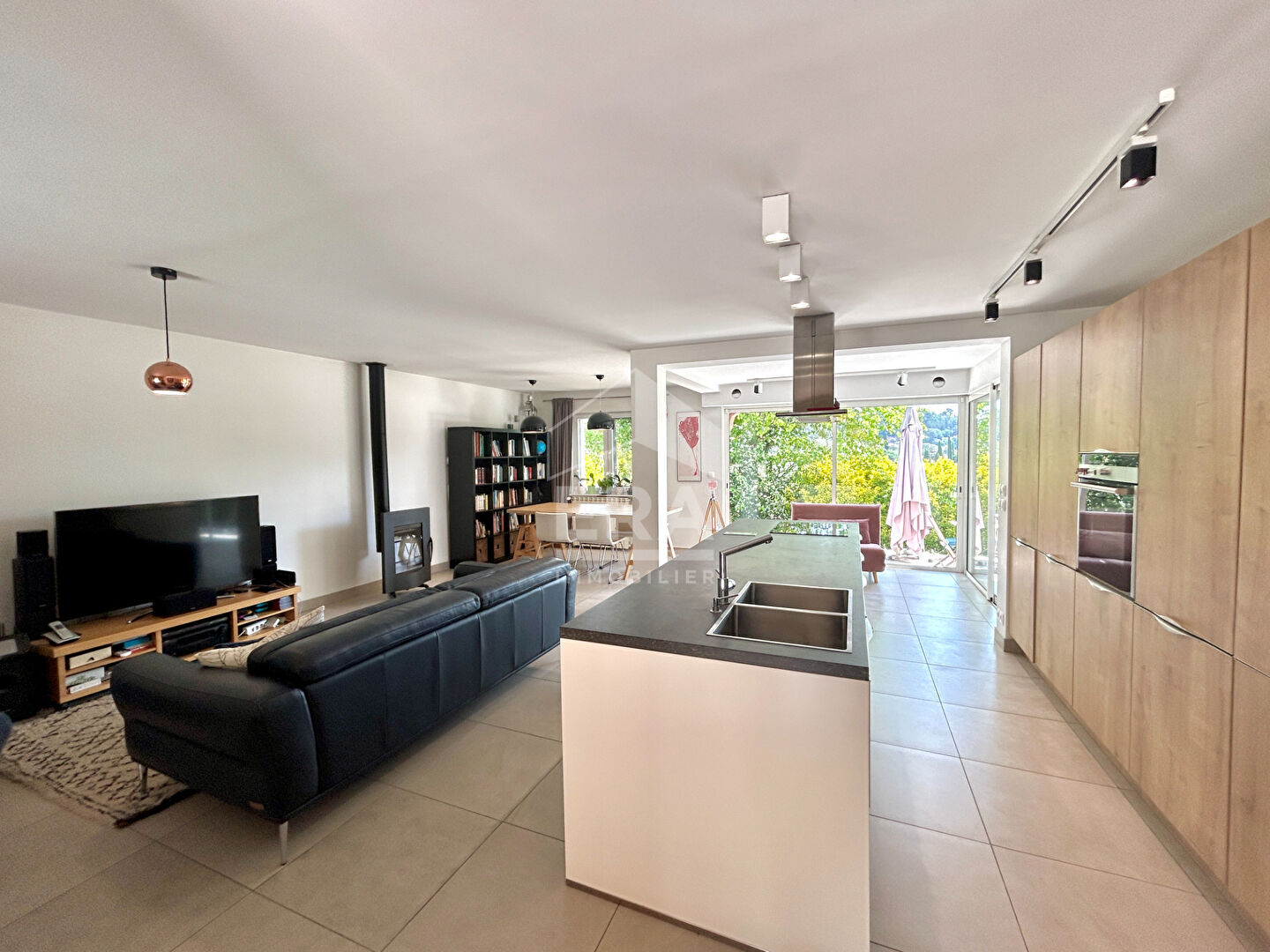 Photo VILLA INDIVIDUELLE DE TYPE 5 PIÈCES AVEC PISCINE image 2/6