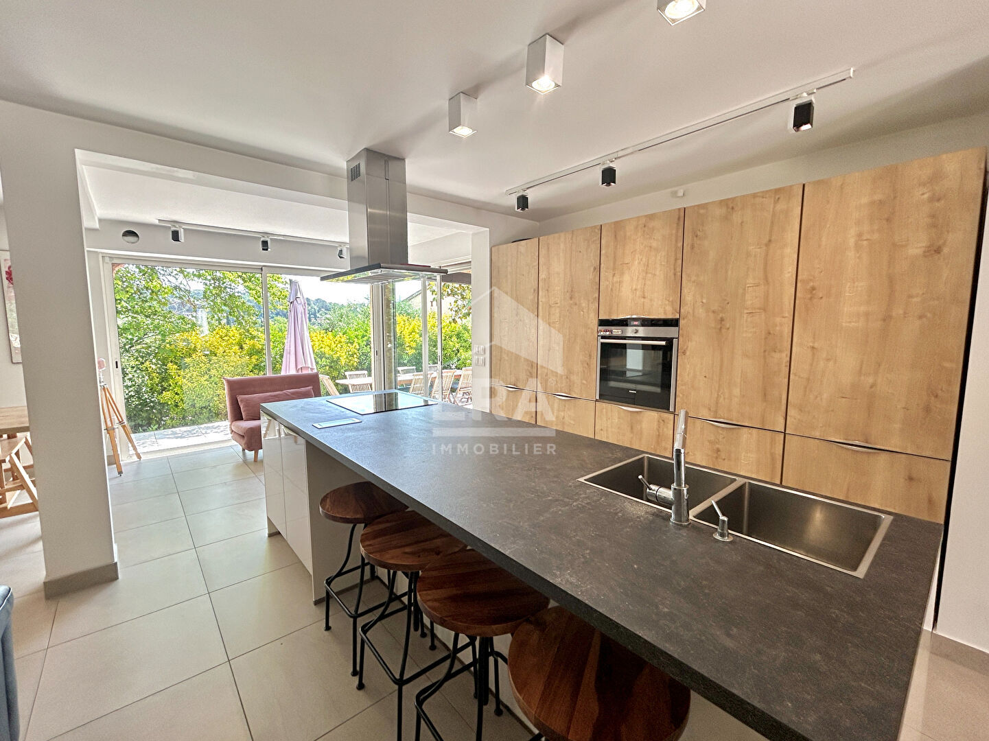 Photo VILLA INDIVIDUELLE DE TYPE 5 PIÈCES AVEC PISCINE image 3/6