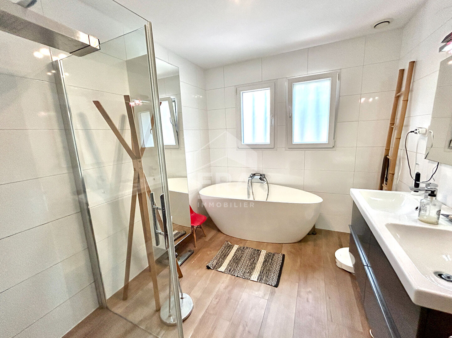 Photo VILLA INDIVIDUELLE DE TYPE 5 PIÈCES AVEC PISCINE image 6/6