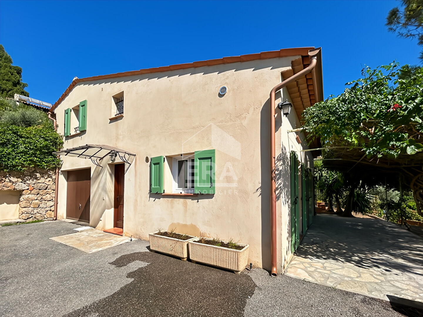 Photo VILLA INDIVIDUELLE DE TYPE 8 PIÈCES image 3/6