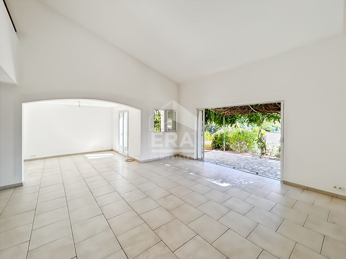 Photo VILLA INDIVIDUELLE DE TYPE 8 PIÈCES image 6/6