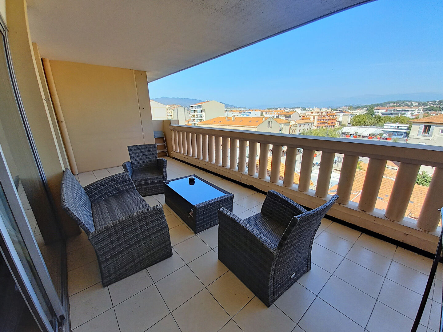 APPARTEMENT  2 PIECES VUE MER DANS RÉSIDENCE AVEC PISCINES, PROCHE PLAGES