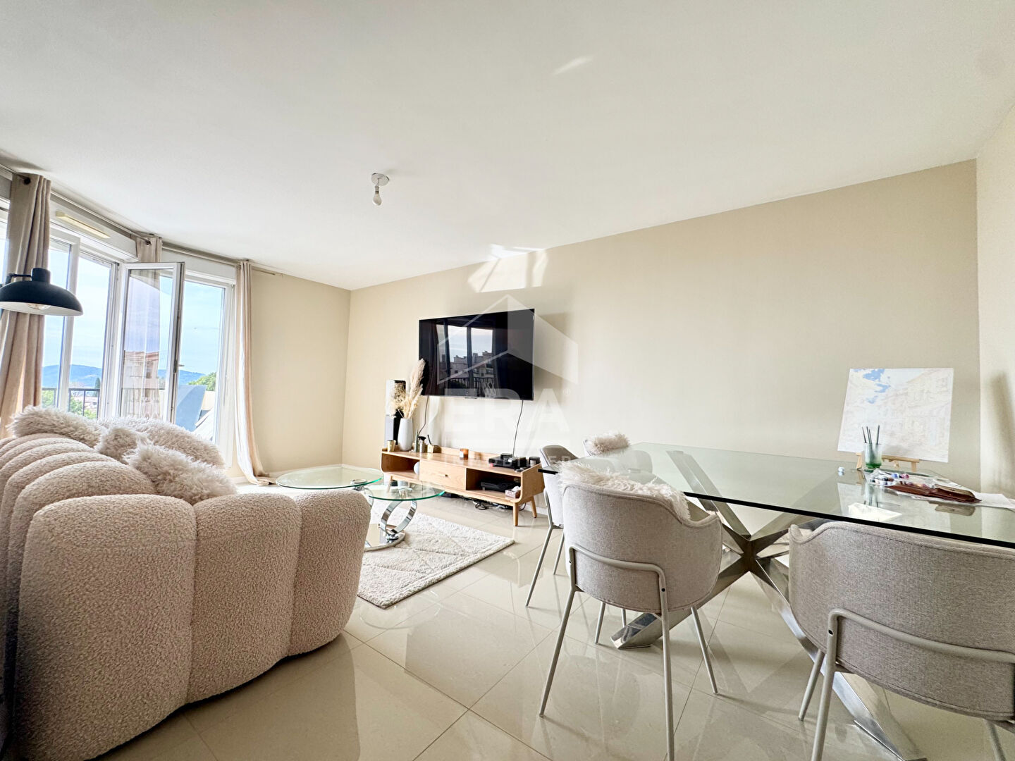 Photo Grasse location 2 pièces meublé image 2/6