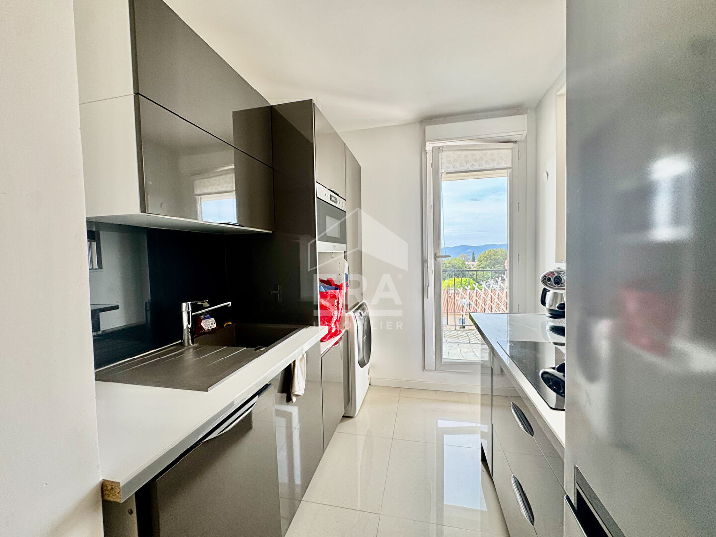 Photo Grasse location 2 pièces meublé image 3/6