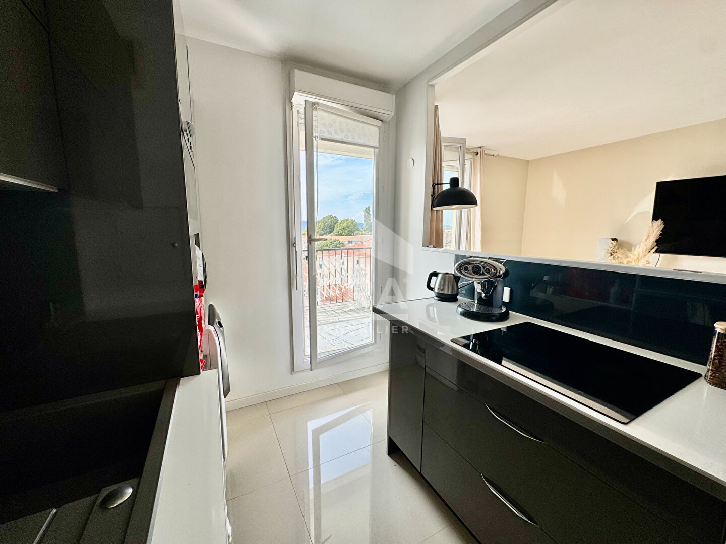 Photo Grasse location 2 pièces meublé image 4/6