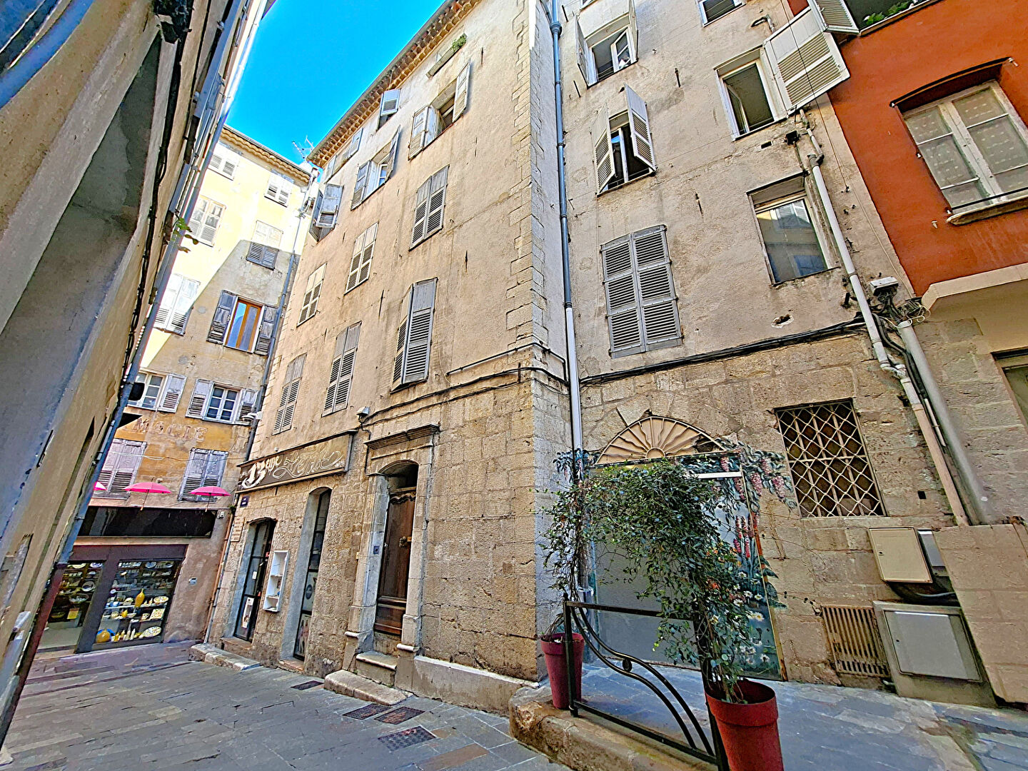 LOT DE 6 APPARTEMENTS VENDUS LOUÉS - GRASSE CENTRE HISTORIQUE