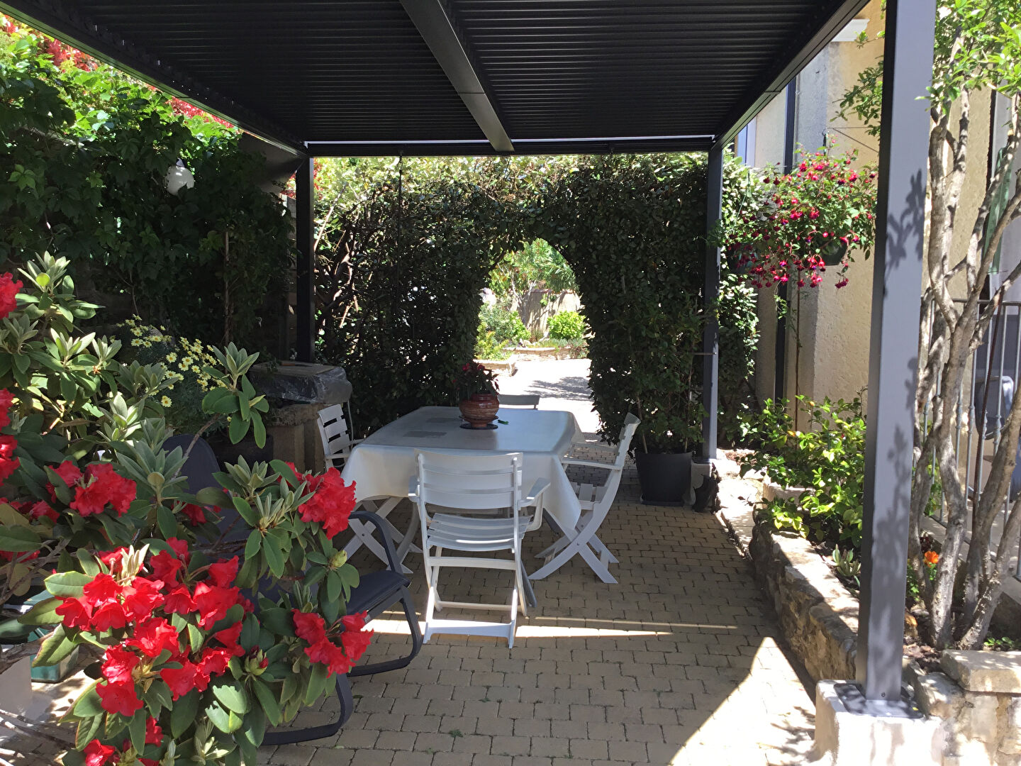 Maison Villeneuve 6 pièces 146 m2 avec piscine, pool house et dépendances