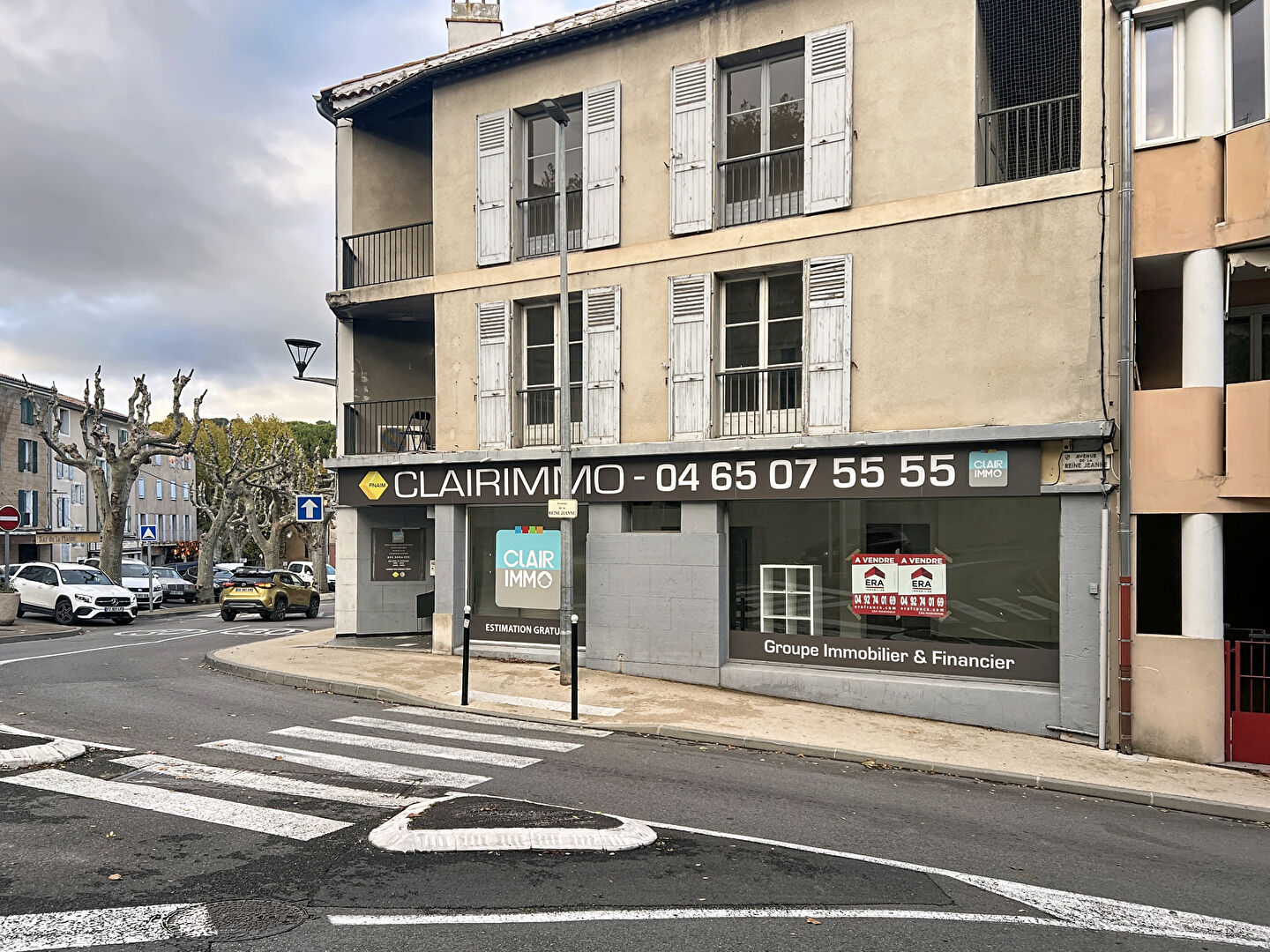 Local commercial avec appartement et terrasse