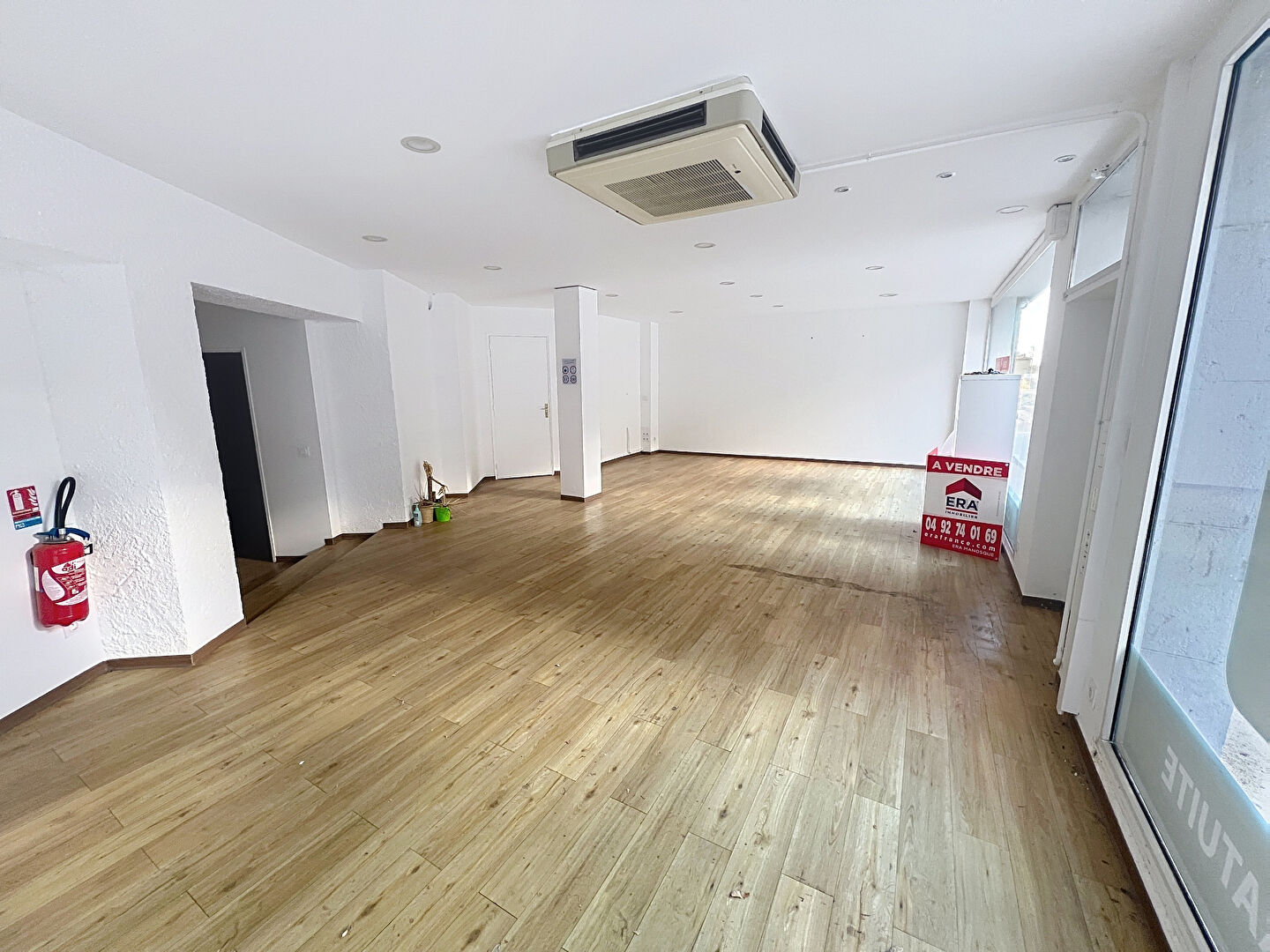 Photo Local commercial avec appartement et terrasse image 3/6