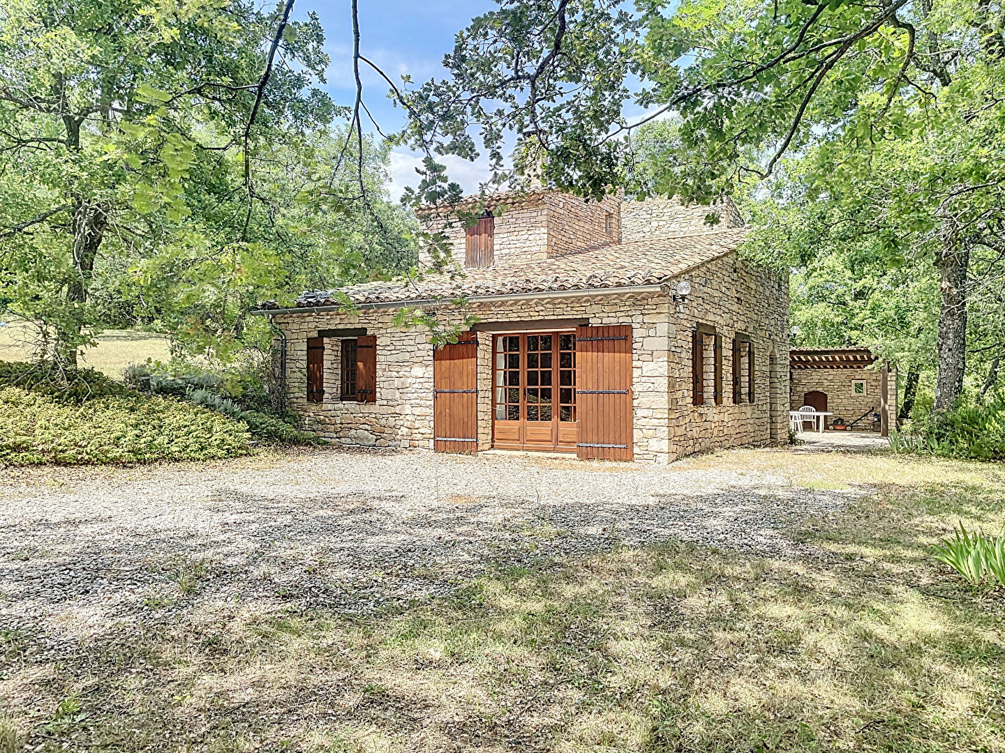 Maison Vachères, 5 pièces, 132 m², terrasse, piscine et dépendance