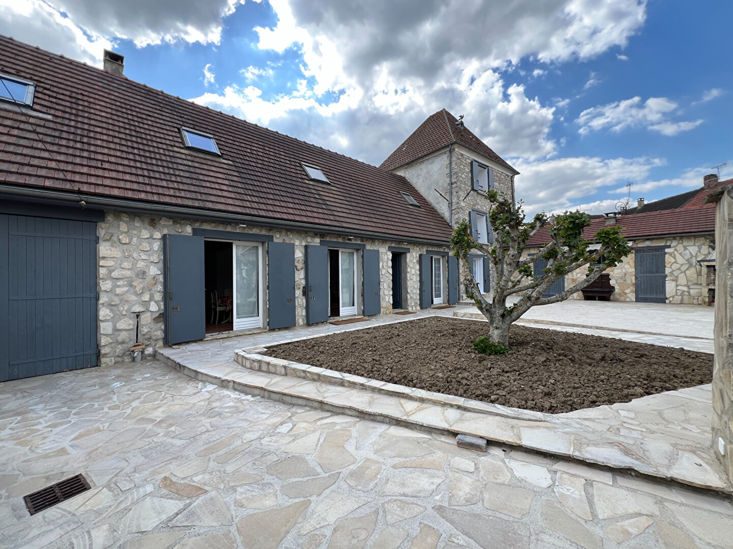 Photo Charmante Maison à Vendre à May-en-Multien - Un Havre de Paix ! image 2/6