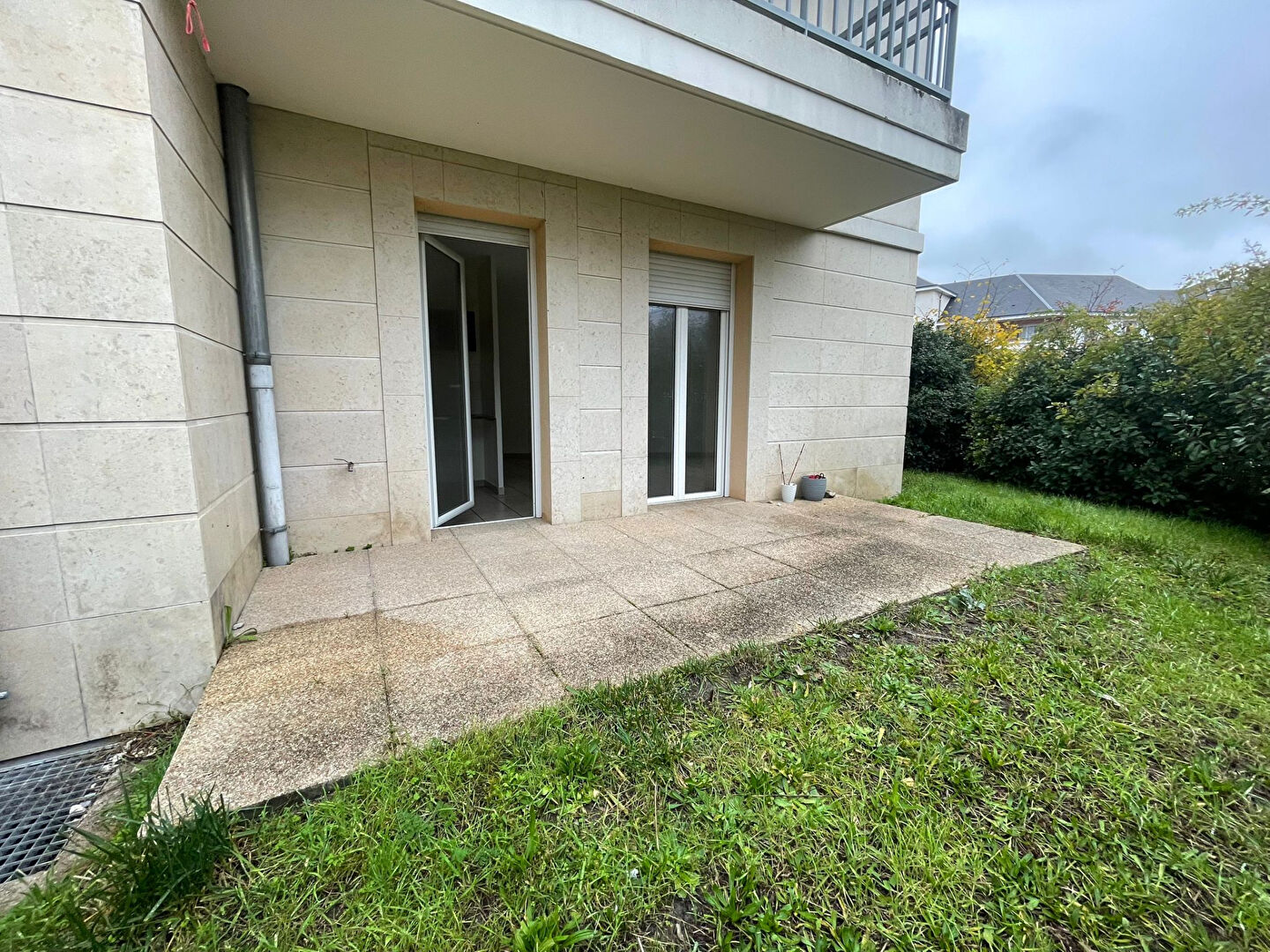 CROIX FLEURY - APPARTEMENT T.3 - 64M² - CAVE TERRASSE / JARDIN ET PARKING - REFAIT A NEUF