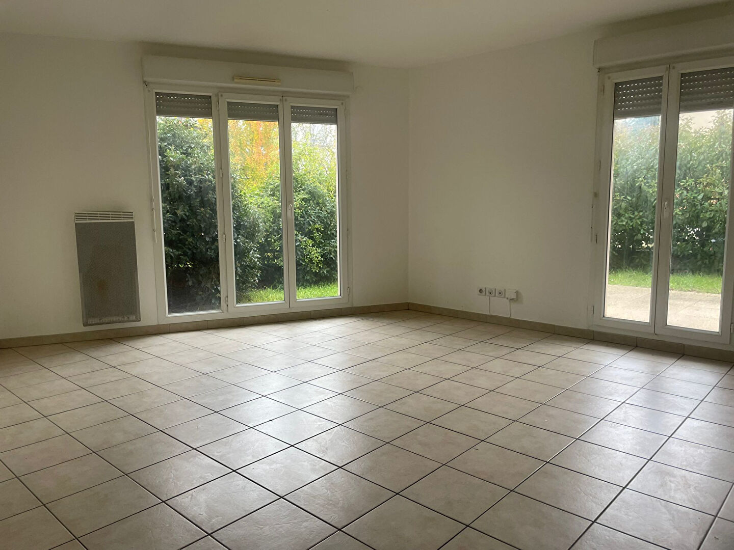 Photo CROIX FLEURY - APPARTEMENT T.3 - 64M² - CAVE TERRASSE / JARDIN ET PARKING - REFAIT A NEUF image 2/6