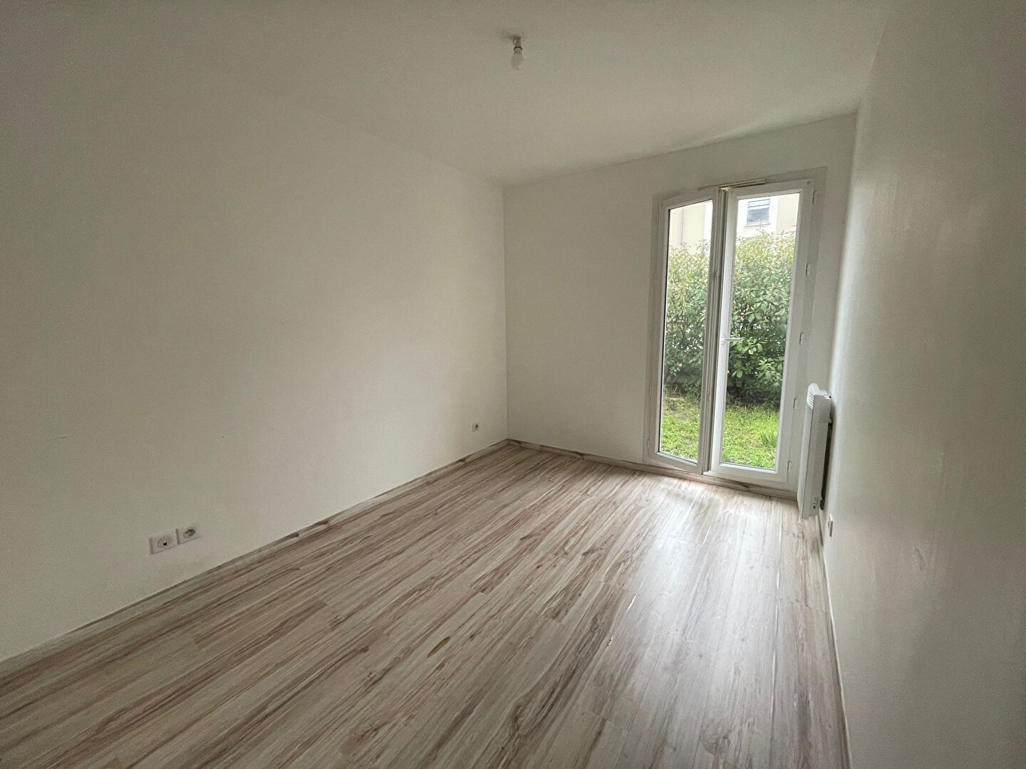 Photo CROIX FLEURY - APPARTEMENT T.3 - 64M² - CAVE TERRASSE / JARDIN ET PARKING - REFAIT A NEUF image 5/6