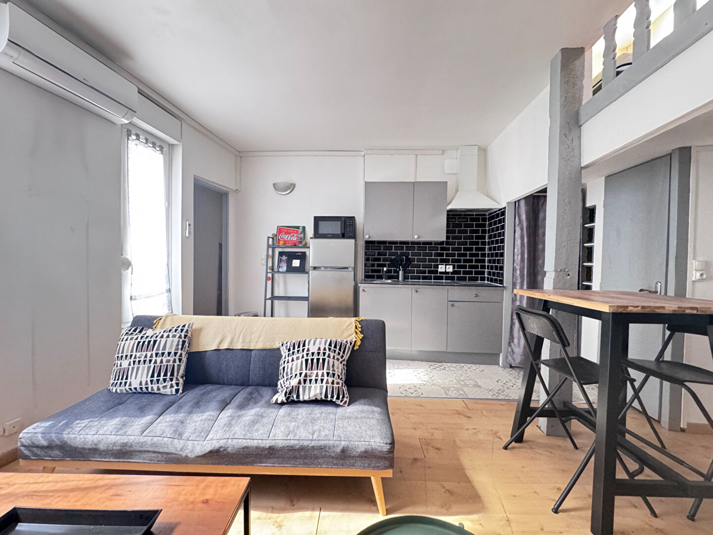 À louer : Studio bis meublé avec chambre en mezzanine en hyper centre d'Orléans