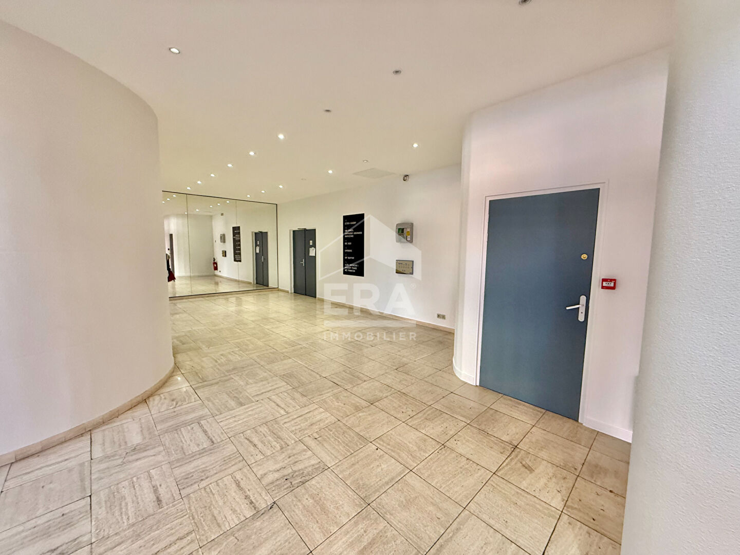 Photo Bureaux Orleans 350 m2 image 1/4
