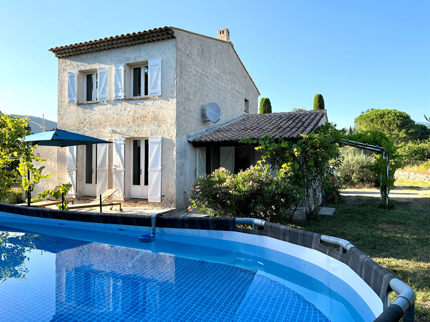 Photo MAISON + 2 GARAGES / ATELIERS + GRAND TERRAIN DE 2650 m². image 1/6