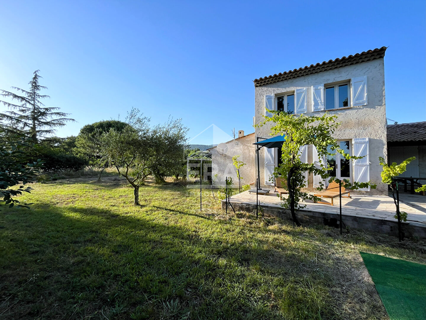 Photo MAISON + 2 GARAGES / ATELIERS + GRAND TERRAIN DE 2650 m². image 3/6