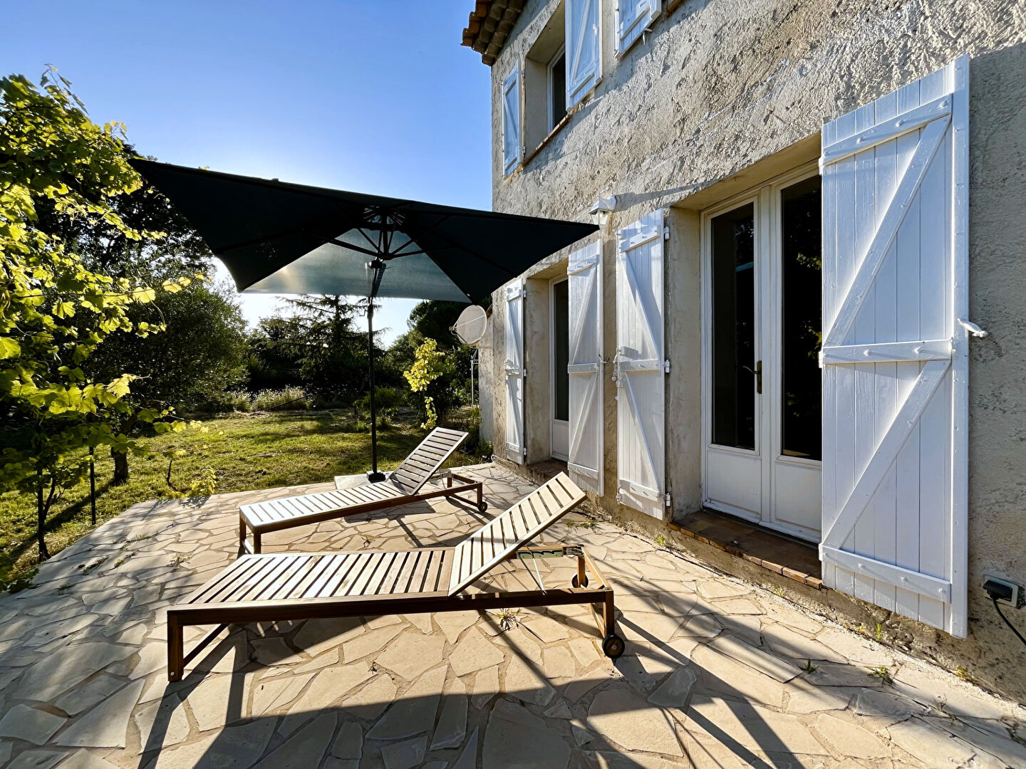 Photo MAISON + 2 GARAGES / ATELIERS + GRAND TERRAIN DE 2650 m². image 6/6