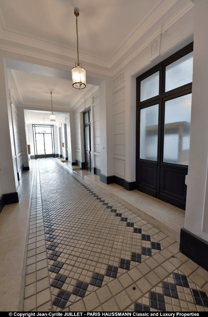 Photo APPARTEMENT - 2/3 PIECES - 61,04 m² habitables dont 59,72 m² loi Carrez - PARIS 8ème - 75008- QUARTIER EUROPE / SAINT-LAZARE / GRANDS MAGASINS HAUSSMANN image 3/6