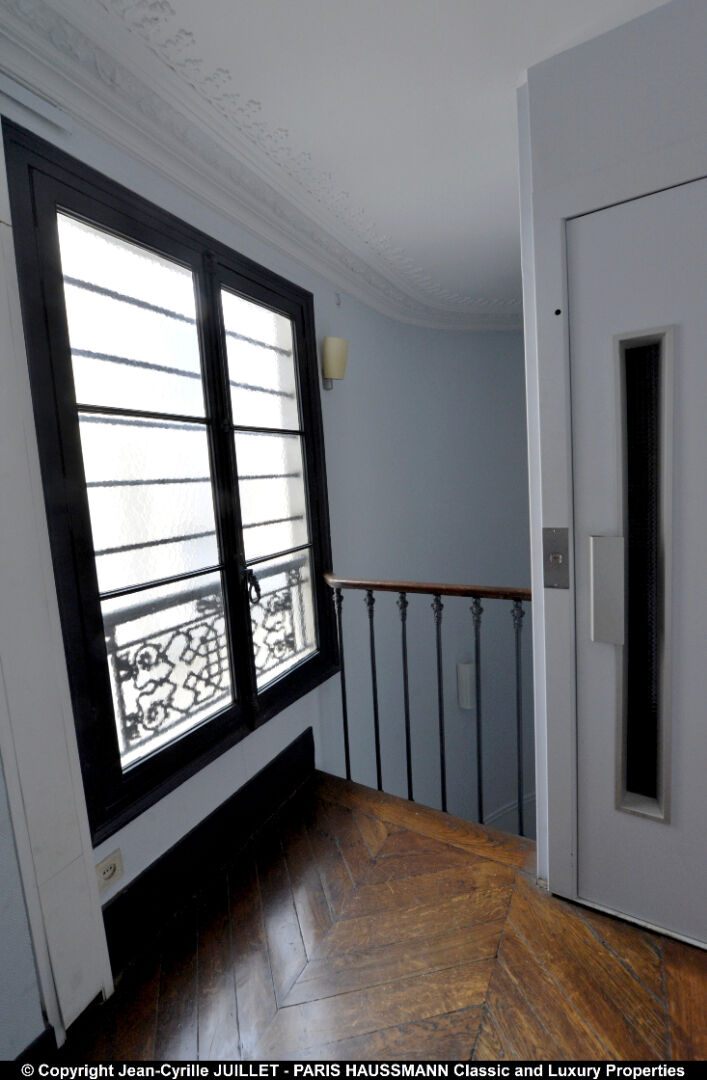 Photo APPARTEMENT - 2/3 PIECES - 61,04 m² habitables dont 59,72 m² loi Carrez - PARIS 8ème - 75008- QUARTIER EUROPE / SAINT-LAZARE / GRANDS MAGASINS HAUSSMANN image 4/6