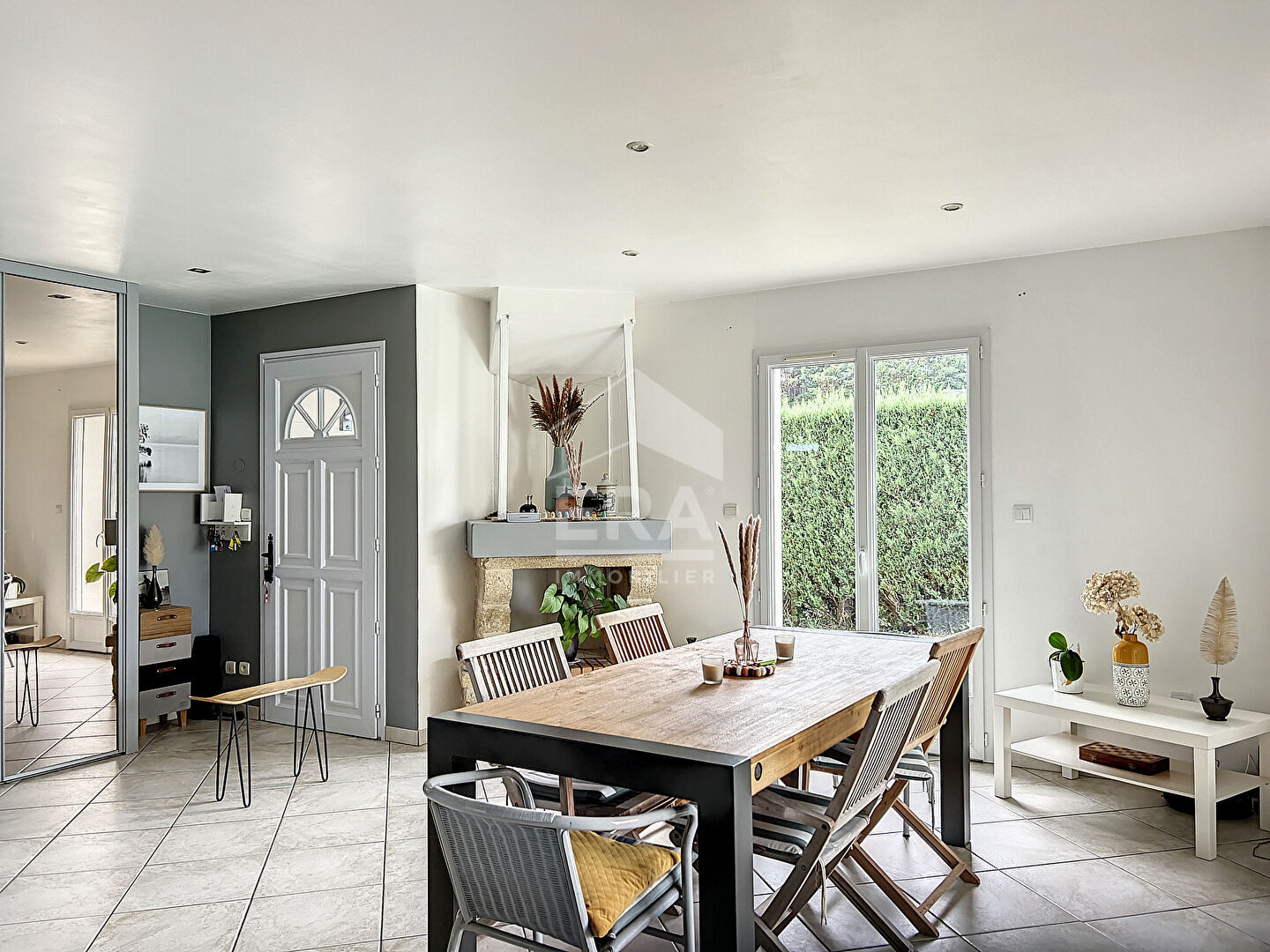 Photo SOUSSANS Maison 6 pièces 150 m2 avec grand jardin, garage et piscine - MARGAUX image 2/6