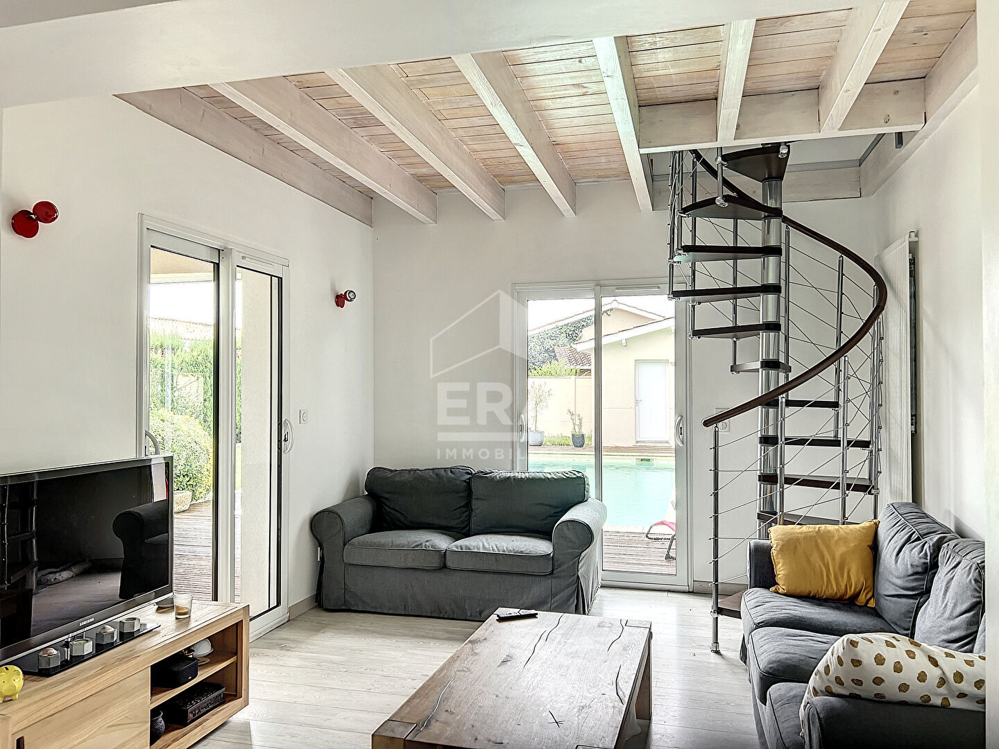 Photo SOUSSANS Maison 6 pièces 150 m2 avec grand jardin, garage et piscine - MARGAUX image 5/6