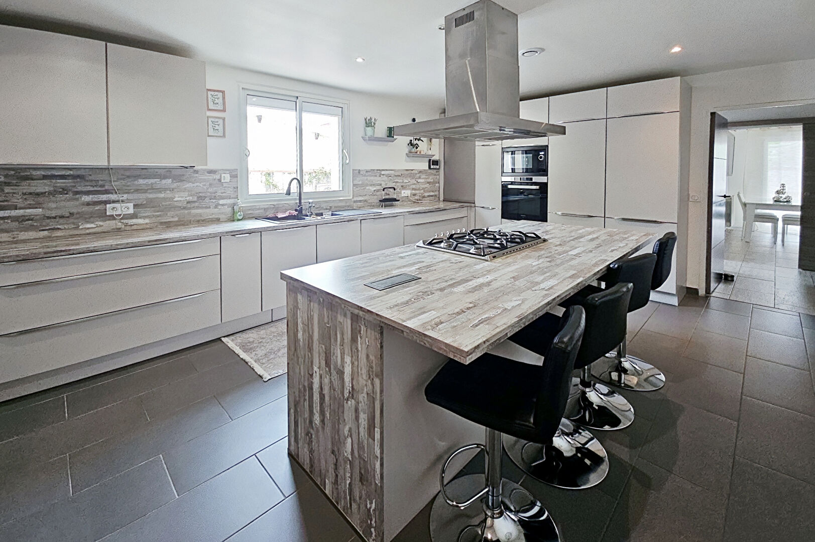 Photo Maison de plain-pied 150 m² sur  660 m² de terrain PESSAC proche Tram ALOUETTE image 2/6