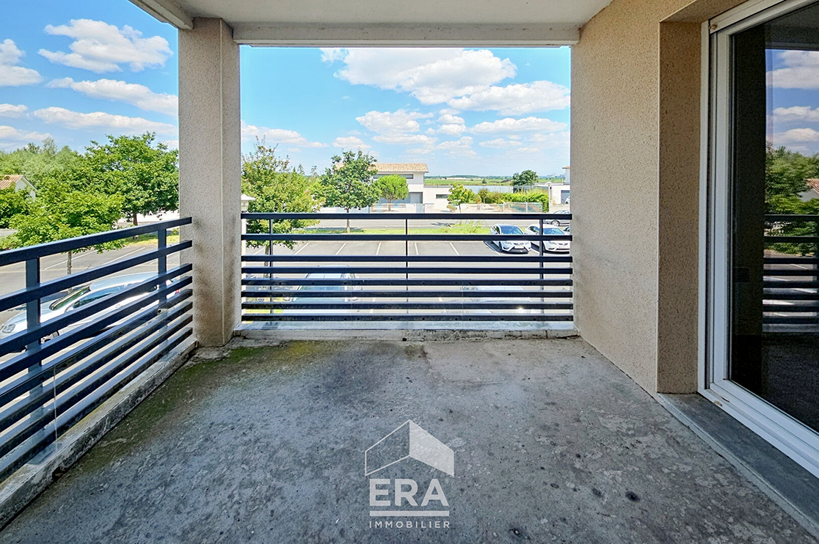 Photo PAREMPUYRE  - Appartement T2 40 m² + terrasse couverte - calme, piscine, parking image 2/6